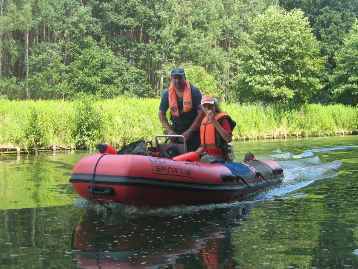 im schlauchboot durch die unterwelt